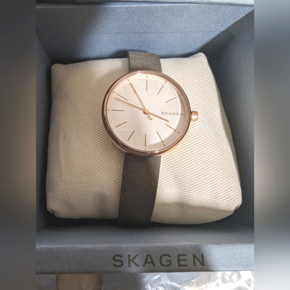 Brand new in box Skagen women watch rose gold grey suede